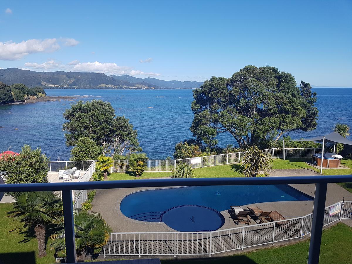 Te Kaha Beach Hotel Exterior photo