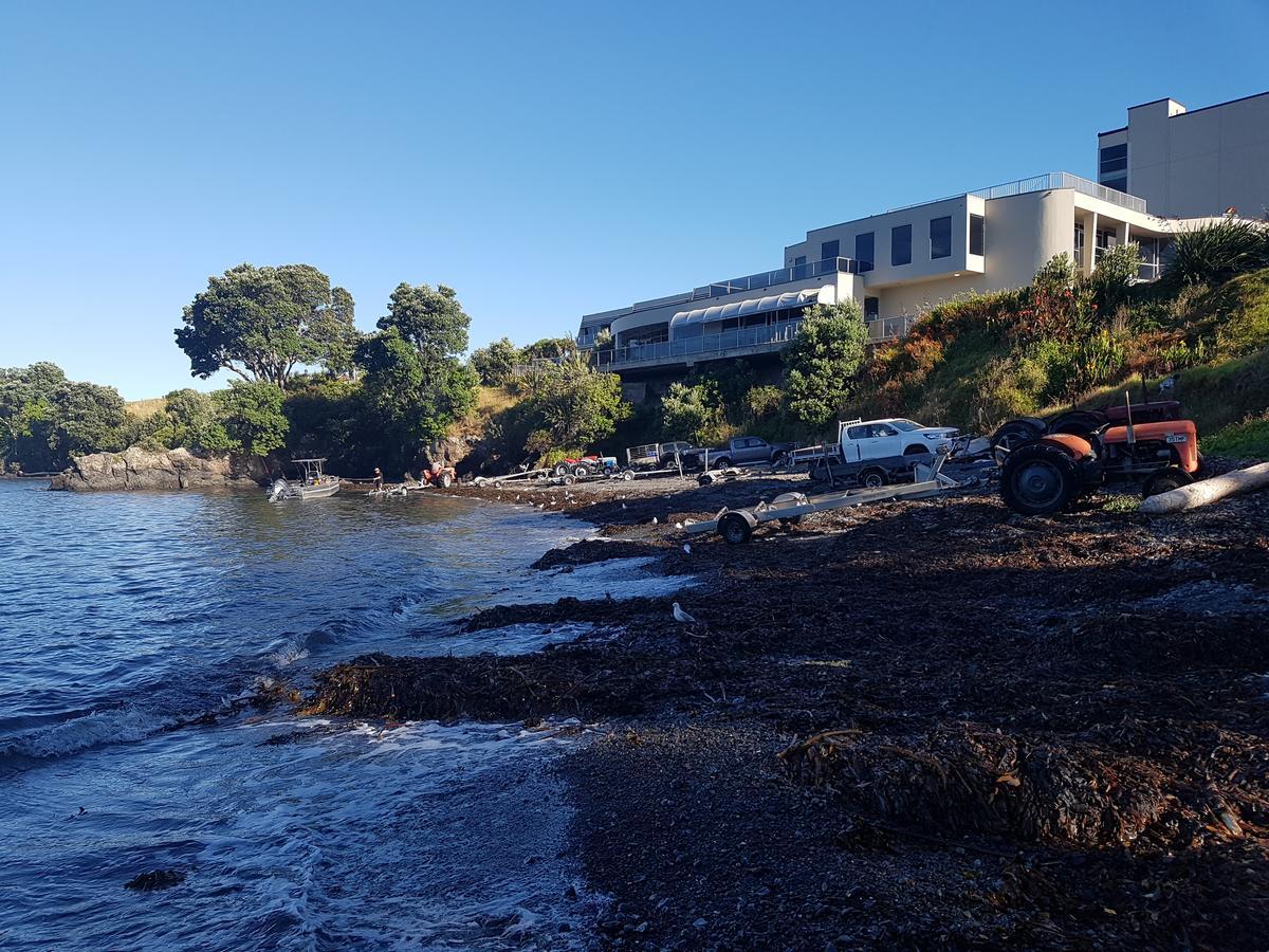 Te Kaha Beach Hotel Exterior photo