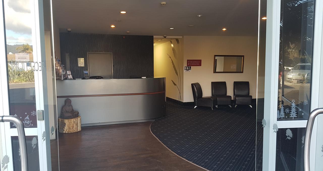 Te Kaha Beach Hotel Exterior photo