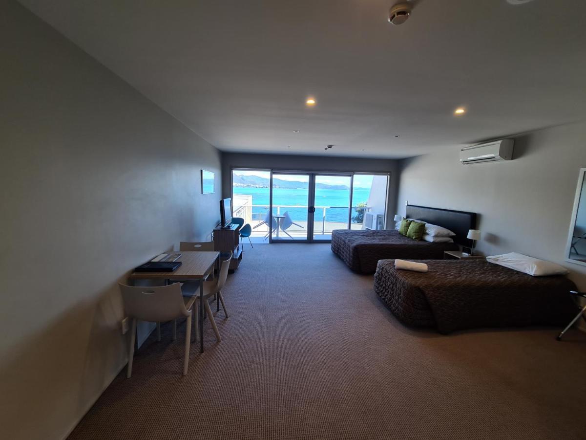 Te Kaha Beach Hotel Exterior photo