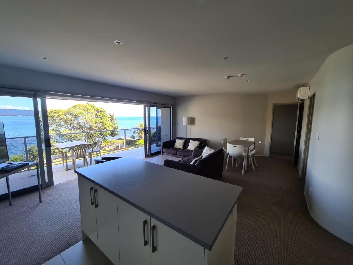Te Kaha Beach Hotel Exterior photo
